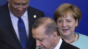 أردوغان هدد مؤخرا بفتح الأبواب أمام اللاجئين في بلاده للوصول إلى أوروبا