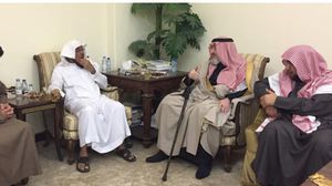 خالد بن طلال في جلسة مع المعتقل السعودي الشيخ سلمان العودة