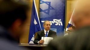 نتنياهو قد يلحق برئيس وزراء إسرائيل السابق إيهود أولمرت في السجن المدان بالفساد- أ ف ب