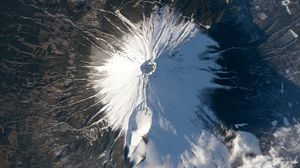 الثلوج على أحد جبال اليابان بعدسات رواد الفضاء- ناسا