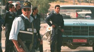 دورية فلسطينية-إسرائيلية مشتركة قرب حاجز إيريز شمال قطاع غزة عام 1995 بعد وصول السلطة- "أ ف ب" أرشيفية