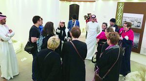 سياح أجانب في السعودية- صحيفة الرياض