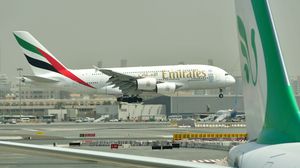 طيران الإمارات: لا يمكن تشغيل خدمات نقل المسافرين على نحو مجد اقتصاديا- جيتي 