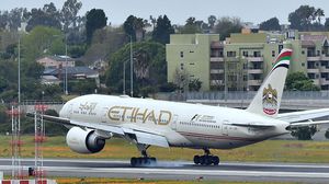 طيران الاتحاد الإماراتي من ضمن الشركات التي نفت تعرض طائراتها للاعتراض من مقاتلات قطرية- جيتي