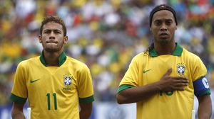 وذكر نيمار في صور أخرى باللحظات التي تشاركها مع رونالدينيو خلال مشاركتهما مع المنتخب البرازيلي- فايسبوك