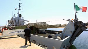 إحدى قطع البحرية الإيطالية على شواطئ طرابلس