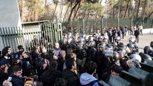 تظاهرات إيرانية خرجت في عشرات المدن احتجاجا على تردي الوضع الاقتصادي- أ ف ب 