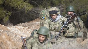 تشارك القوات التركية والجيش الحر بمعركة عفرين ضد حزب الاتحاد الديمقراطي- الأناضول