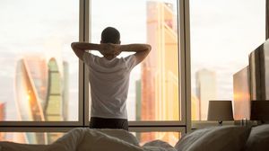  الذين يستيقظون مبكرا بشكل طبيعي في الصباح لديهم فرصة أقل لتطور ظروف مثل الاكتئاب أو الفصام 
