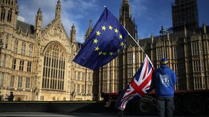 الاتحاد الأوروبي وبريطانيا يسعيان إلى التوصل إلى اتفاق مرحلي قبل قمة الزعماء- جيتي