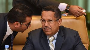 ابن دغر سبق أن ناشد التحالف العربي التدخل لإنقاذ الريال اليمني- جيتي