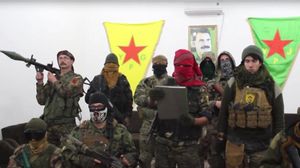 صورة بثتها وسائل إعلام تابعة لمليشيات كردية لعناصر ألمان مقاتلين في عفرين ضد تركيا- تويتر