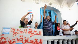 شن عدد من الصحفيين عبر صفحاتهم الخاصة على "فيسبوك" حملة ضد وزير الداخلية التونسي- جيتي