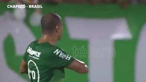 كان دينيلسون يشارك في مباراة ودية خيرية بين قدماء اللاعبين في البرازيل- فايسبوك