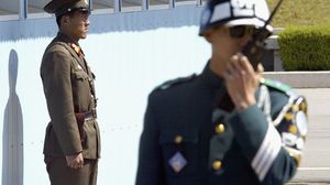 كانت كوريا الشمالية أعلنت الأربعاء الماضي، أنها ستعيد فتح خط الاتصال مع جارتها الجنوبية- جيتي