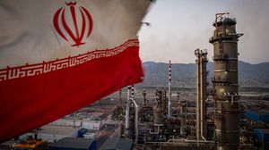 تراجعت إيران من ثالث أكبر منتج للنفط في "أوبك" إلى المرتبة الخامسة بمتوسط 2.15 مليون برميل يوميا- جيتي