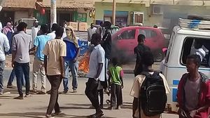 قوات الأمن فرقت المتظاهرين في الخرطوم بالغاز المسيل للدموع- تويتر