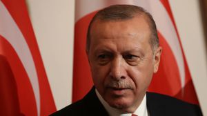 أعرب أردوغان عن أسفه لدعم الولايات المتحدة تنظيمات "إرهابية" في سوريا بالسلاح والعتاد- جيتي