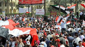 السيسي أعلن عزل مرسي الرئيس المنتخب وعطّل العمل بالدستور - جيتي 