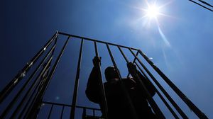 تعتقل دولة الاحتلال في سجونها 5000 معتقل بينهم 200 طفل و40 معتقلة- جيتي