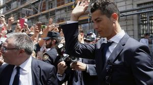 حكم على لاعب ريال مدريد السابق بالسجن لمدة عامين، لكن المحكمة استبدلت العقوبة بمبلغ 3,2 ملايين يورو- فيسبوك