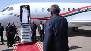 الرئيس السوداني يزور الدوحة بحثا عن مخرج من الأزمة السياسية والاقتصادية التي تعيشها بلاده (سونا)