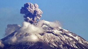 يعدّ البركان ثاني أكبر البراكين في البلاد، ووصل رماده إلى نحو ثلاثة كيلو مترات- جيتي