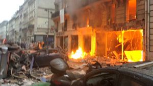 تحدث شهود عيان عن دوي أكثر من عشرين انفجارا بينما تم إخلاء المباني المحيطة بالبرج- تويتر
