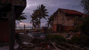 تشهد إندونيسيا التي يطغى عليها الطقس الاستوائي انهيارات أرضية بشكل متكرر جراء تساقط أمطار- جيتي 