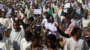 انضمت مدينتي "الفاشر" و"نيالا" بإقليم دارفور، للاحتجاجات المنددة بتدهور الأوضاع المعيشية التي تشهدها السودان- الأناضول