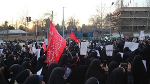 طلاب إيرانيون يتظاهرون- الأناضول