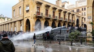 الاحتجاجات مستمرة في لبنان والمتظاهرون يستمرون بالتصعيد- جيتي