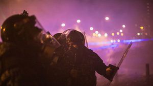 شهد السبت اشتباكات بين قوات الأمن ومحتجين هي الأعنف منذ بدء الاحتجاجات الشعبية- جيتي