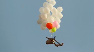 هيئة مسيرات العودة قالت إن إطلاق البالونات الحارقة يعتبر ردا طبيعيا على تنصل الاحتلال من التزاماته- جيتي