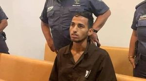محمد (21 عاما) يحمل الكرت الأصفر والهوية الفلسطينية- إعلام إسرائيلي