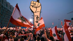 قالت "الأخبار" إن واشنطن تنتظر عودة زخم الحراك في لبنان- جيتي
