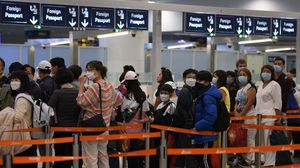 قالت الصين إن تخفيف التنقل يساهم في ضبط انتشار الفايروس - جيتي