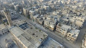 تظهر المشاهد حجم الدمار في مركز مدينة معرة النعمان، جراء القصف العشوائي- الأناضول