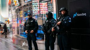 شرعت شرطة نيويورك بالتحقيق، ونشرت بعض اللقطات للرجل وهو يدخل المتجر- جيتي
