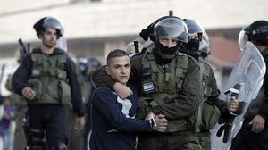 اعتقلت قوات الاحتلال أربعة فلسطينيين من قرى وبلدات مدينة القدس- جيتي