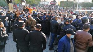 وزير الدفاع التونسي اتهم "عناصر إرهابية" بمحاولة استغلال الاحتجاجات لضرب الأمن والاستقرار في البلاد- عربي21