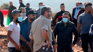 تقوم عصابات المستوطنين بهجمات ليلية ضد السيارات الفلسطينية- جيتي