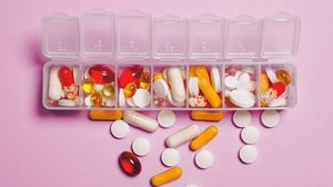 كثير من أدوية المضادات الحيوية تضعف من فاعلية لقاح كورونا بحسب خبراء- CC0