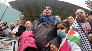 واستنكر المحتجون موقف الفصائل الفلسطينية وإهمالهم للمخيم- تويتر