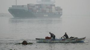 أفادت هيئة قناة السويس بأن حركة الملاحة متوقفة مؤقتا ويجري العمل على تعويم سفينة الحاويات العملاقة- جيتي