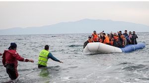 الأورومتوسطي يدعو أوروبا لتبني سياسة جديدة لا ترى في المهاجرين وطالبي اللجوء تهديدًا أمنيا- (الأناضول)