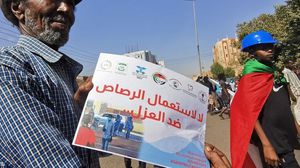 يستخدم الأمن السوداني الرصاص الحي والغاز المسيل للدموع في تفرقة المتظاهرين- جيتي