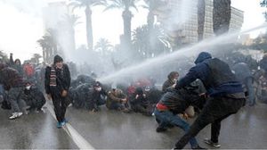 الأمن التونسي يقمع مظاهرات احتجاجية ضد قرارات الرئيس قيس سعيد الاستثنائية- (فيسبوك)