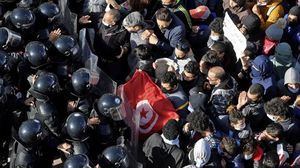 الأمن التونسي اعتدى على المتظاهرين والصحفيين باحتجاجات ذكرى الثورة- جيتي