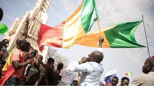 أجرت مالي الشهر الماضي استفتاء على تغييرات دستورية في خطوة رئيسية ضمن خطة الجيش لإعادة الحكم إلى المدنيين- جيتي